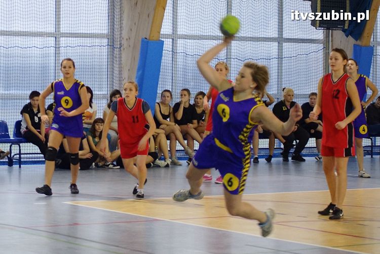 Dziewczęta z szubińskiego liceum mistrzyniami powiatu w piłce ręcznej