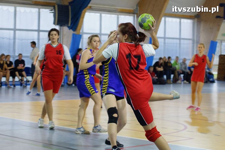 Dziewczęta z szubińskiego liceum mistrzyniami powiatu w piłce ręcznej