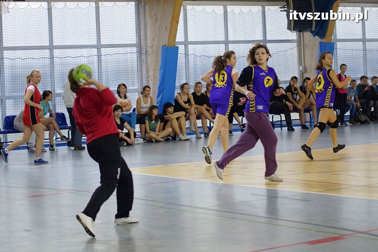 Dziewczęta z szubińskiego liceum mistrzyniami powiatu w piłce ręcznej