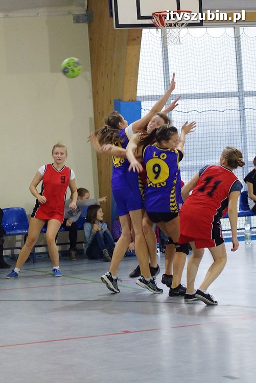 Dziewczęta z szubińskiego liceum mistrzyniami powiatu w piłce ręcznej