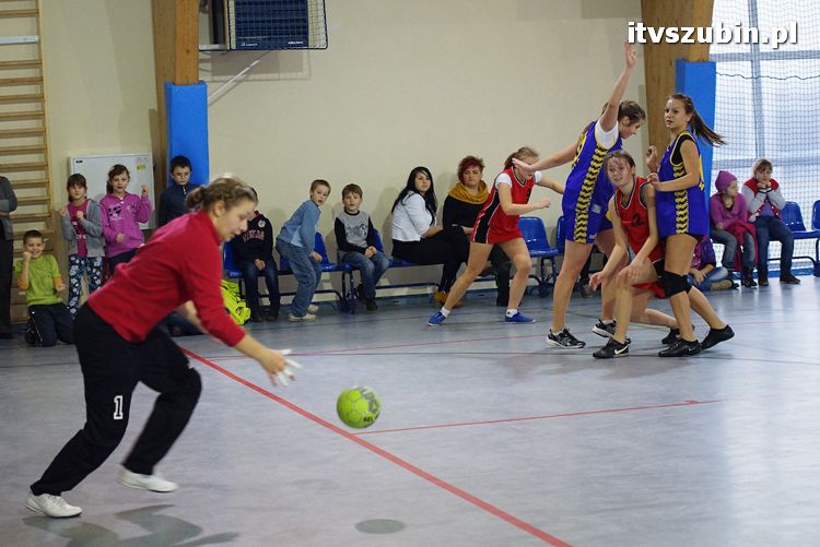 Dziewczęta z szubińskiego liceum mistrzyniami powiatu w piłce ręcznej