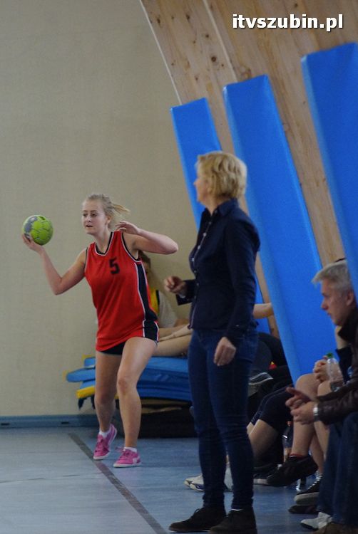 Dziewczęta z szubińskiego liceum mistrzyniami powiatu w piłce ręcznej