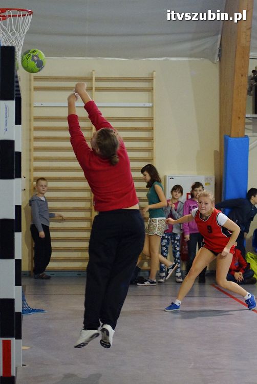 Dziewczęta z szubińskiego liceum mistrzyniami powiatu w piłce ręcznej
