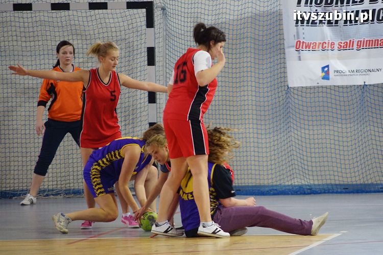 Dziewczęta z szubińskiego liceum mistrzyniami powiatu w piłce ręcznej