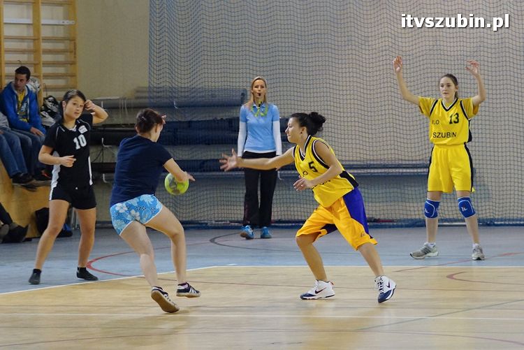 Dziewczęta z szubińskiego liceum mistrzyniami powiatu w piłce ręcznej