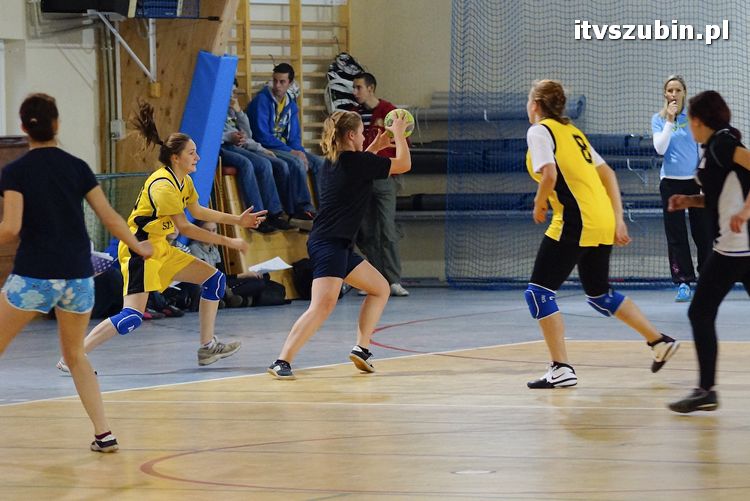 Dziewczęta z szubińskiego liceum mistrzyniami powiatu w piłce ręcznej