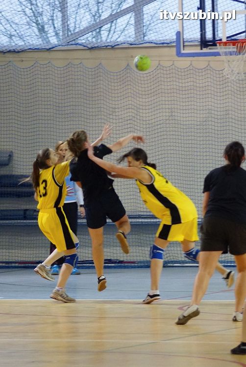 Dziewczęta z szubińskiego liceum mistrzyniami powiatu w piłce ręcznej