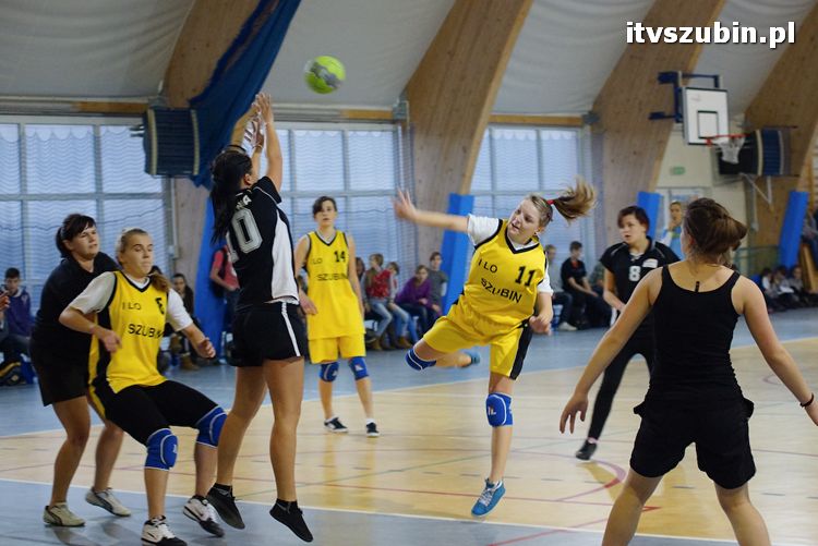 Dziewczęta z szubińskiego liceum mistrzyniami powiatu w piłce ręcznej