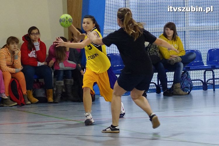 Dziewczęta z szubińskiego liceum mistrzyniami powiatu w piłce ręcznej