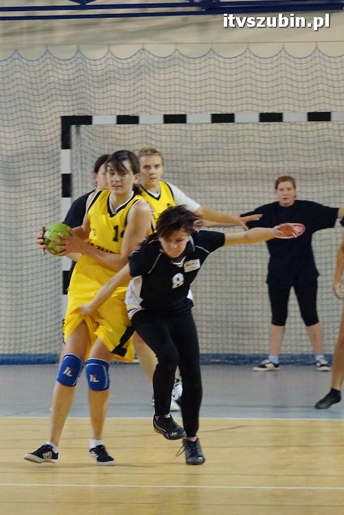 Dziewczęta z szubińskiego liceum mistrzyniami powiatu w piłce ręcznej