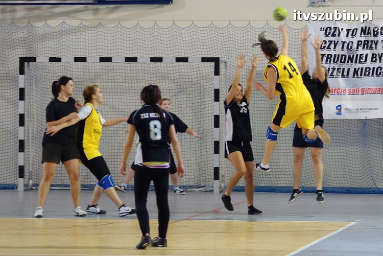 Dziewczęta z szubińskiego liceum mistrzyniami powiatu w piłce ręcznej