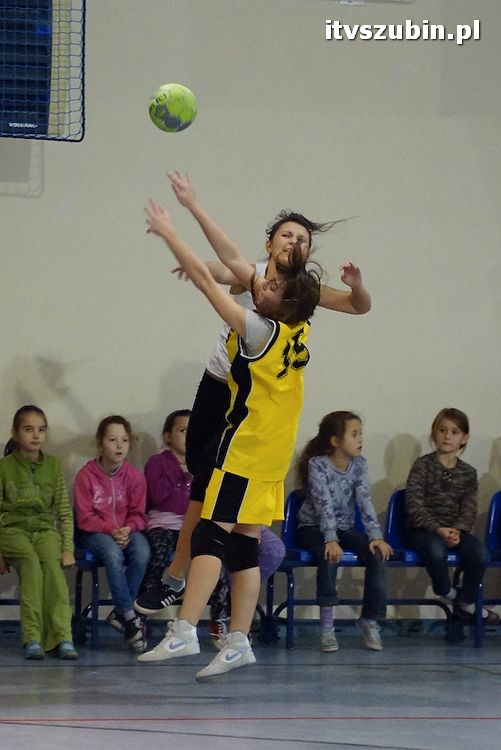 Dziewczęta z szubińskiego liceum mistrzyniami powiatu w piłce ręcznej