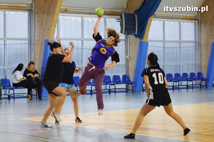 Dziewczęta z szubińskiego liceum mistrzyniami powiatu w piłce ręcznej