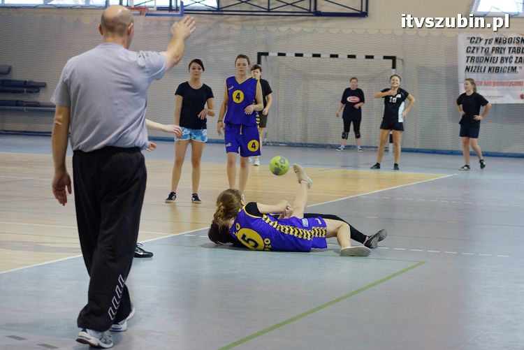 Dziewczęta z szubińskiego liceum mistrzyniami powiatu w piłce ręcznej
