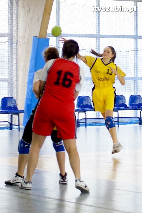 Dziewczęta z szubińskiego liceum mistrzyniami powiatu w piłce ręcznej