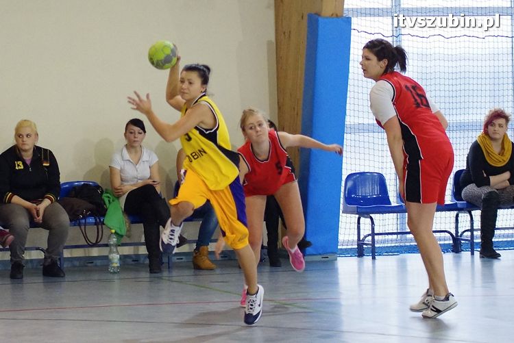 Dziewczęta z szubińskiego liceum mistrzyniami powiatu w piłce ręcznej