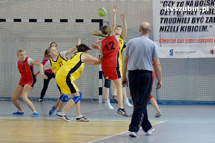 Dziewczęta z szubińskiego liceum mistrzyniami powiatu w piłce ręcznej