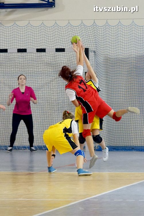 Dziewczęta z szubińskiego liceum mistrzyniami powiatu w piłce ręcznej