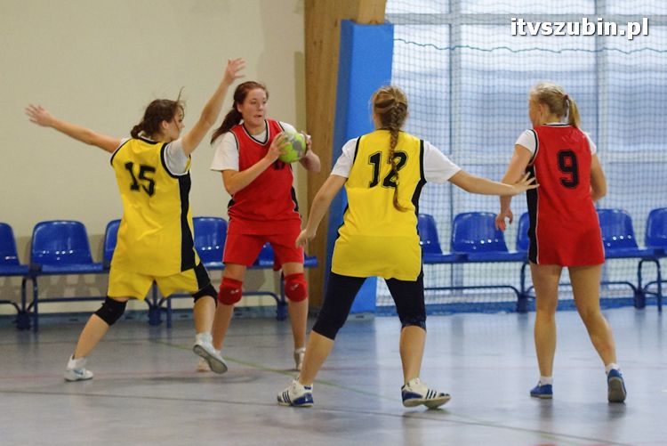 Dziewczęta z szubińskiego liceum mistrzyniami powiatu w piłce ręcznej