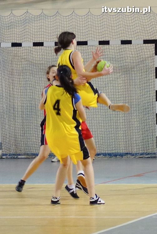 Dziewczęta z szubińskiego liceum mistrzyniami powiatu w piłce ręcznej