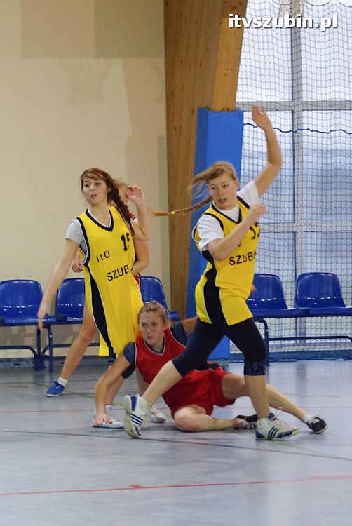 Dziewczęta z szubińskiego liceum mistrzyniami powiatu w piłce ręcznej