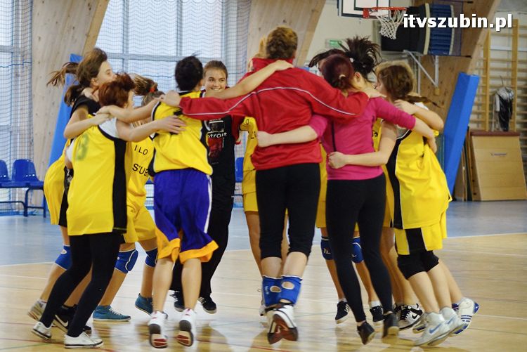 Dziewczęta z szubińskiego liceum mistrzyniami powiatu w piłce ręcznej