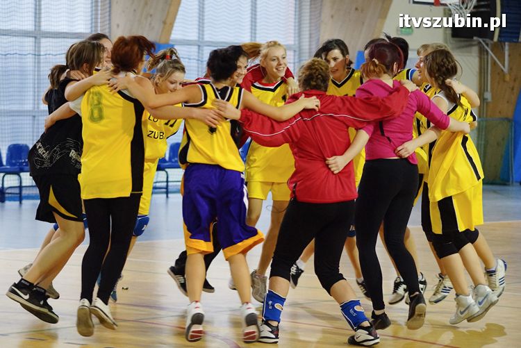 Dziewczęta z szubińskiego liceum mistrzyniami powiatu w piłce ręcznej