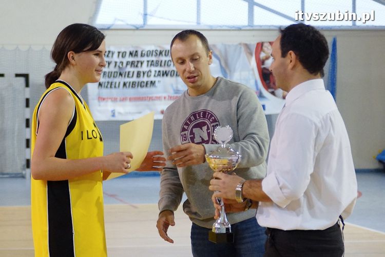 Dziewczęta z szubińskiego liceum mistrzyniami powiatu w piłce ręcznej