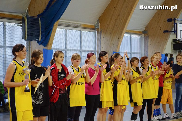 Dziewczęta z szubińskiego liceum mistrzyniami powiatu w piłce ręcznej