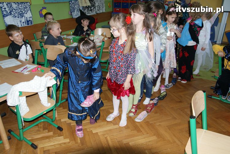 Andrzejkowe wróżby w szubińskiej dwójce