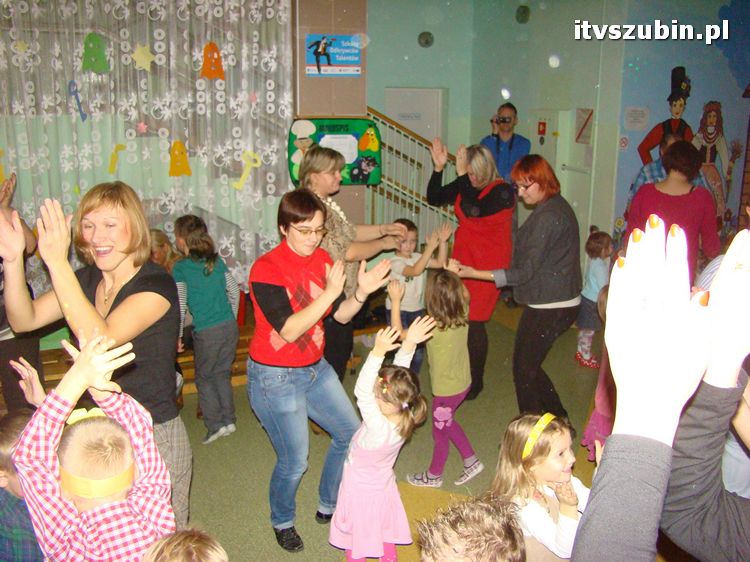 Andrzejkowe spotkanie, czyli magiczne, popołudnie dla rodziców i dzieci z Samorządowego Przedszkola nr 2 w Szubinie z grupy ?Biedronki?