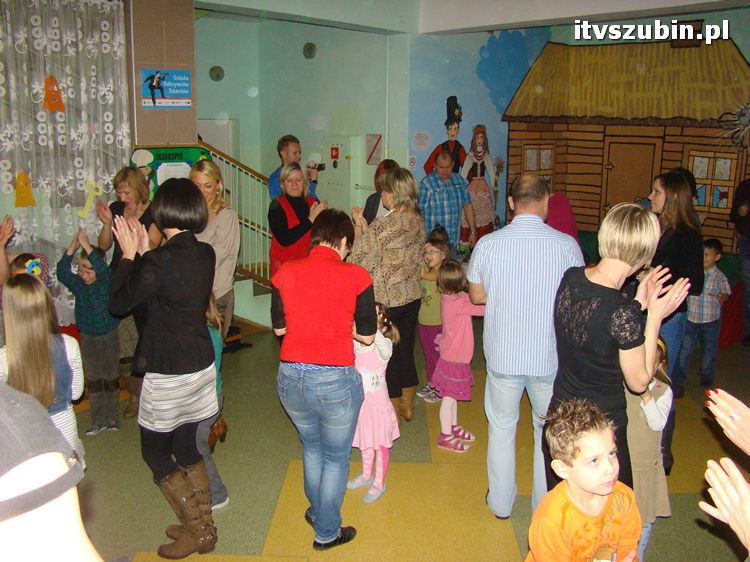 Andrzejkowe spotkanie, czyli magiczne, popołudnie dla rodziców i dzieci z Samorządowego Przedszkola nr 2 w Szubinie z grupy ?Biedronki?