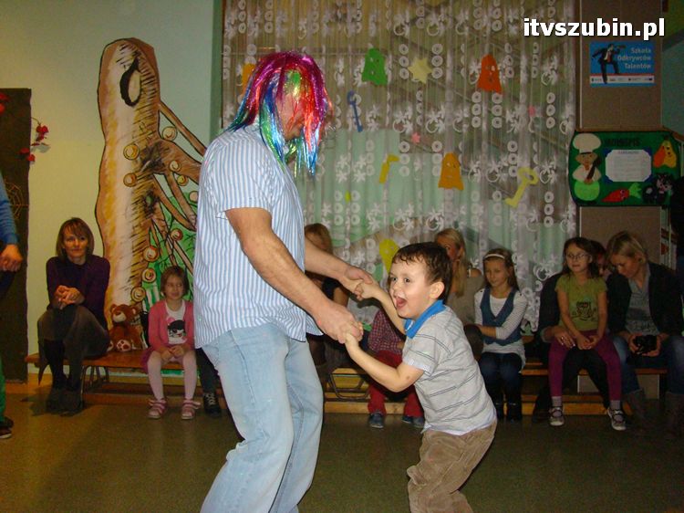 Andrzejkowe spotkanie, czyli magiczne, popołudnie dla rodziców i dzieci z Samorządowego Przedszkola nr 2 w Szubinie z grupy ?Biedronki?