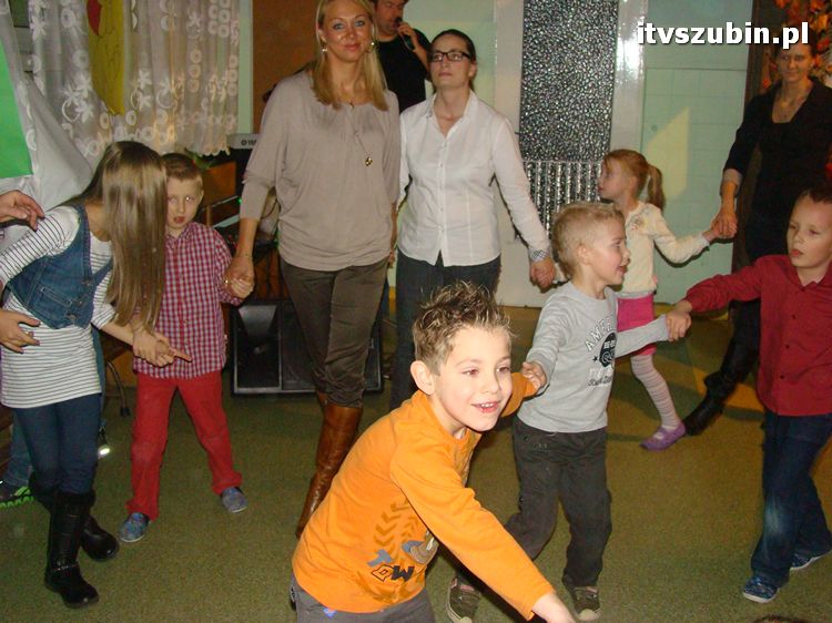 Andrzejkowe spotkanie, czyli magiczne, popołudnie dla rodziców i dzieci z Samorządowego Przedszkola nr 2 w Szubinie z grupy ?Biedronki?