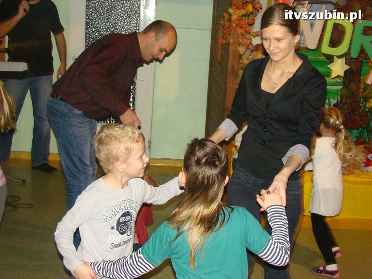 Andrzejkowe spotkanie, czyli magiczne, popołudnie dla rodziców i dzieci z Samorządowego Przedszkola nr 2 w Szubinie z grupy ?Biedronki?