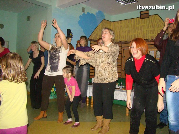 Andrzejkowe spotkanie, czyli magiczne, popołudnie dla rodziców i dzieci z Samorządowego Przedszkola nr 2 w Szubinie z grupy ?Biedronki?