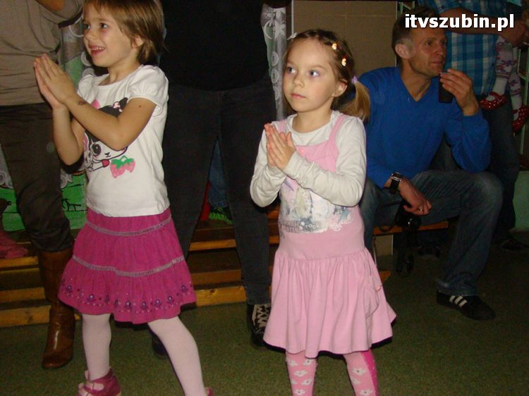 Andrzejkowe spotkanie, czyli magiczne, popołudnie dla rodziców i dzieci z Samorządowego Przedszkola nr 2 w Szubinie z grupy ?Biedronki?