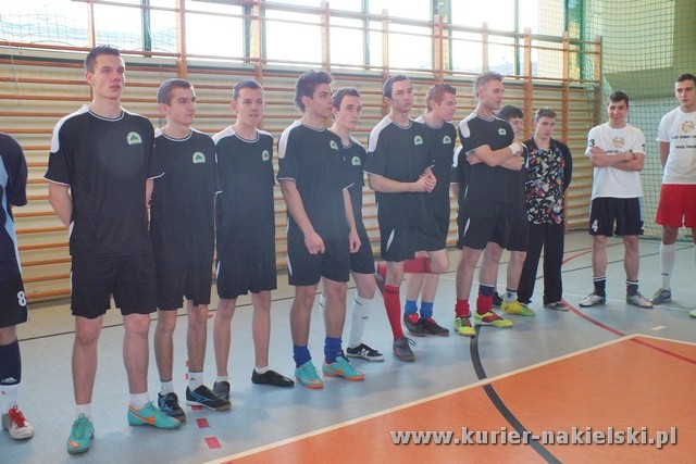 Mikołajkowy Turniej Piłki Nożnej w Żegludze z udziałem reprezentacji szubińskiego LO