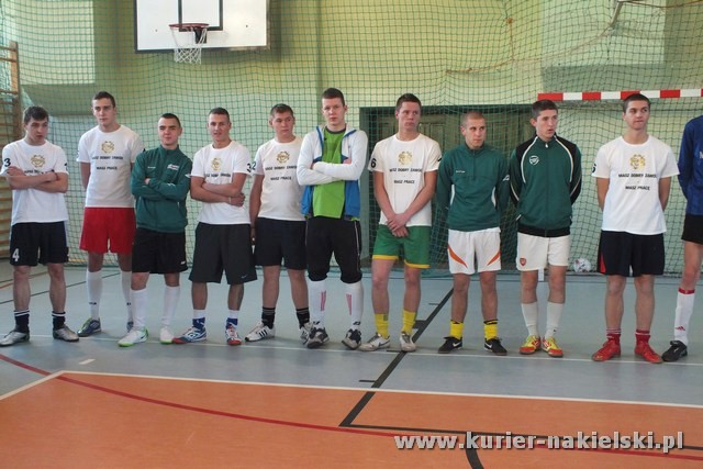 Mikołajkowy Turniej Piłki Nożnej w Żegludze z udziałem reprezentacji szubińskiego LO