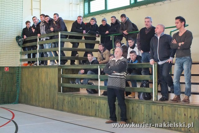 Mikołajkowy Turniej Piłki Nożnej w Żegludze z udziałem reprezentacji szubińskiego LO
