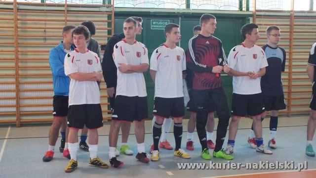 Mikołajkowy Turniej Piłki Nożnej w Żegludze z udziałem reprezentacji szubińskiego LO