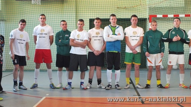 Mikołajkowy Turniej Piłki Nożnej w Żegludze z udziałem reprezentacji szubińskiego LO