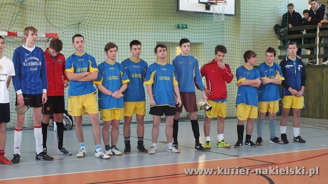 Mikołajkowy Turniej Piłki Nożnej w Żegludze z udziałem reprezentacji szubińskiego LO