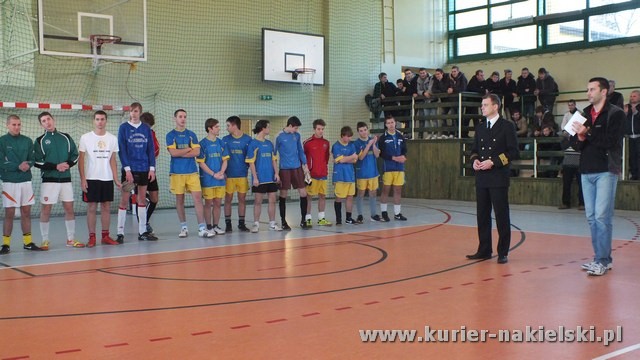 Mikołajkowy Turniej Piłki Nożnej w Żegludze z udziałem reprezentacji szubińskiego LO