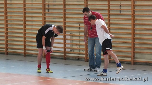 Mikołajkowy Turniej Piłki Nożnej w Żegludze z udziałem reprezentacji szubińskiego LO