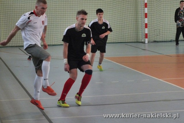 Mikołajkowy Turniej Piłki Nożnej w Żegludze z udziałem reprezentacji szubińskiego LO