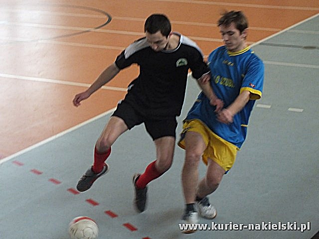 Mikołajkowy Turniej Piłki Nożnej w Żegludze z udziałem reprezentacji szubińskiego LO