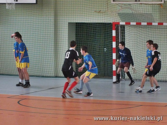 Mikołajkowy Turniej Piłki Nożnej w Żegludze z udziałem reprezentacji szubińskiego LO