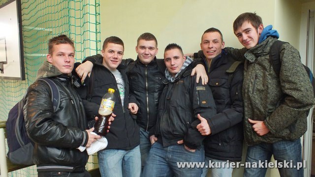 Mikołajkowy Turniej Piłki Nożnej w Żegludze z udziałem reprezentacji szubińskiego LO