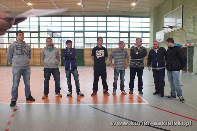 Mikołajkowy Turniej Piłki Nożnej w Żegludze z udziałem reprezentacji szubińskiego LO